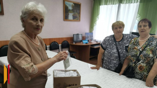 Каменские «серебряные» волонтеры передали бойцам СВО 400 комплектов сухого душа