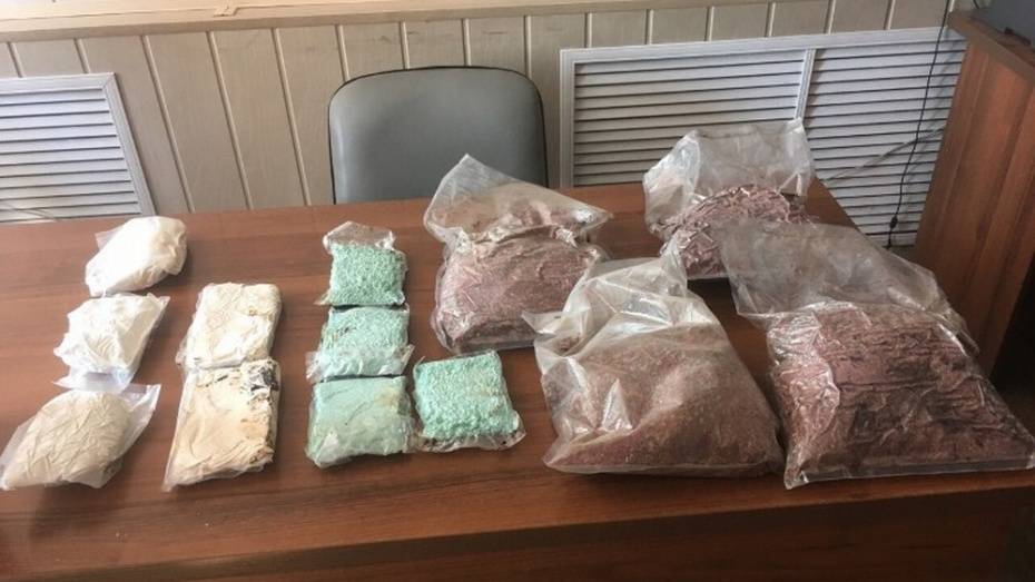 Богучарские полицейские задержали наркокурьера с 1,2 кг «синтетики»