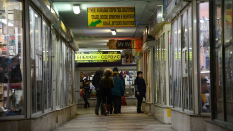 Воронежцы вызывали полицию к переходу у Цирка из-за пустых коробок от обуви