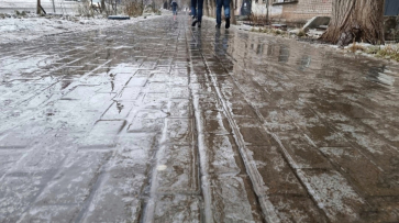Воронеж целиком превратился в опасный каток из-за дождя: фото и видео