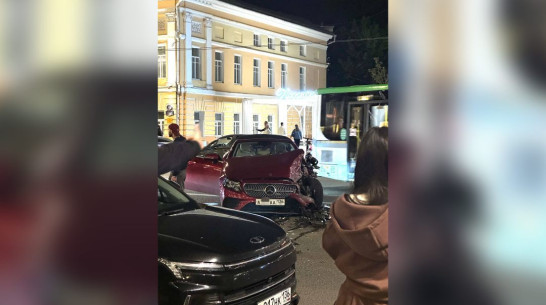 Стало известно имя водителя, влетевшего в маршрутку в центре Воронежа