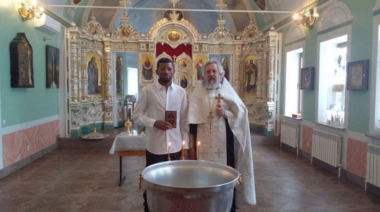 Лидер африканской общины в Воронеже Маркани Бен Лоата принял православие