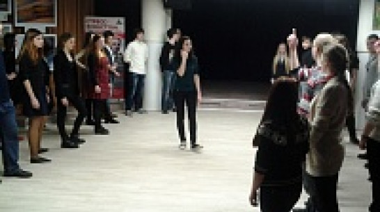 На актерском мастер-классе воронежцы изображали зевающих львов и шевелили носами