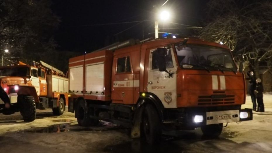 Тело неизвестного мужчины нашли в сгоревшей бытовке в Воронеже