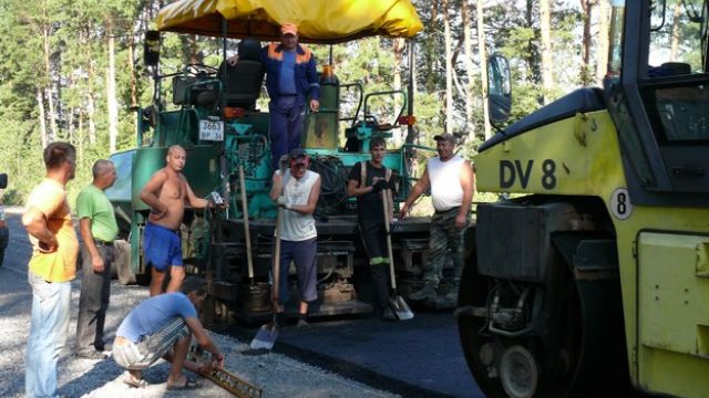 В Рамонском районе автомобилисты мешают строительству новой дороги