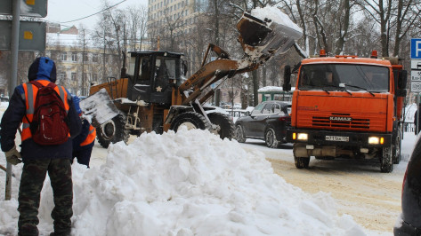 Стало известно, какие улицы в Воронеже перекроют для уборки снега