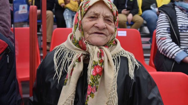 «Желаем вам не знать горя, крови и слез». Воронежские ветераны посетили Парад Победы