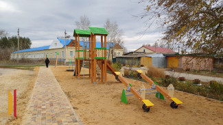 Хохольские активисты благоустроили детскую площадку