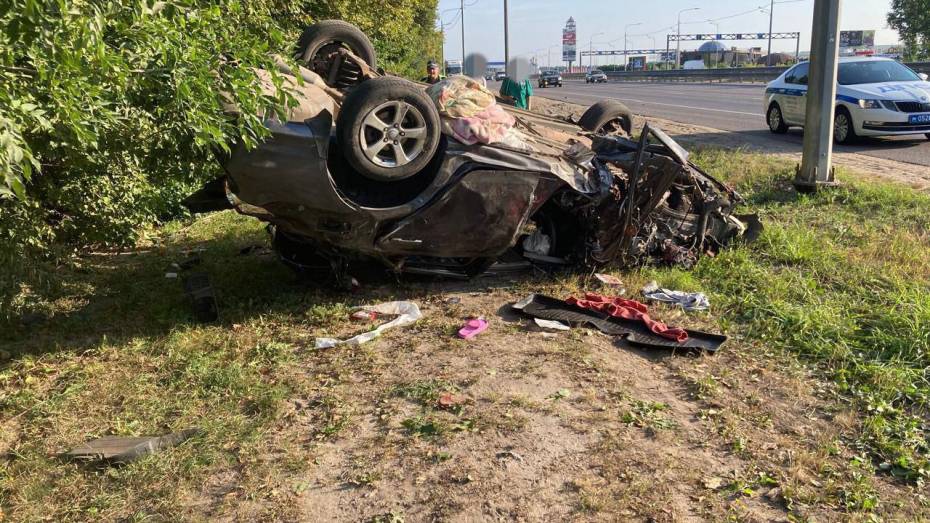 Пять человек пострадали в ДТП с перевернувшимся авто возле воронежского сити-парка «Град»