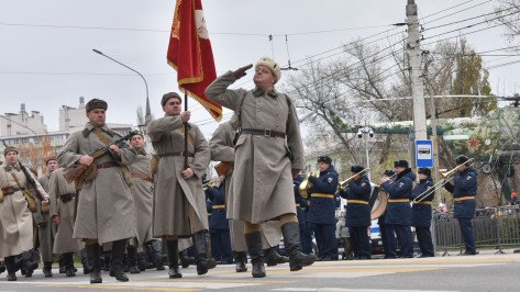 Броневик и «Захар Иванович». Как в Воронеже проходила реконструкция военного парада 1941-го