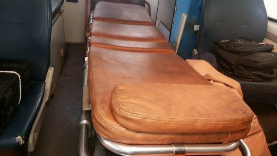 В Воронежской области иномарка врезалась в 2 фуры: водитель в больнице  