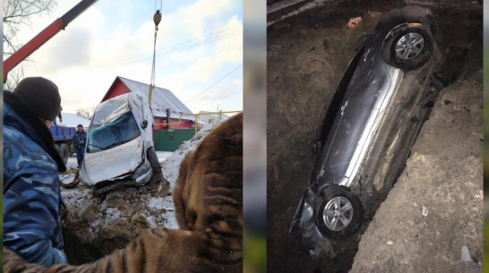 В Воронежской области Mitsubishi Lancer целиком провалился в яму