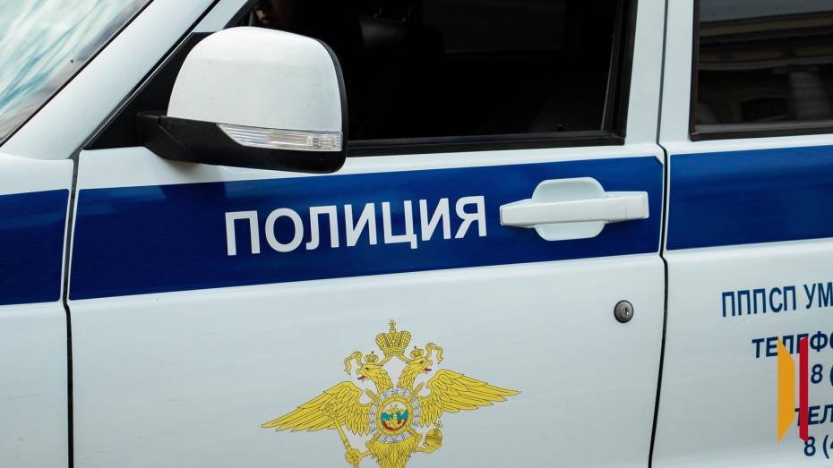 В Воронеже на перекрестке внедорожник врезался в автобус