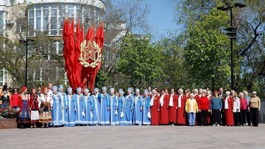 Более 300 артистов «серебряного» возраста выступили в Воронеже с песнями военных лет