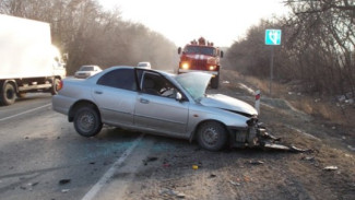 Под Воронежем «Киа» врезалась в «КамАЗ»