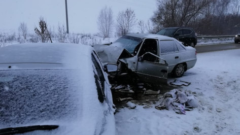 На трассе Курск – Воронеж в ДТП с Renault и ВАЗом пострадал 39-летний белгородец
