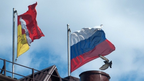 Первые лица региона поздравили воронежцев с Днем государственного флага РФ