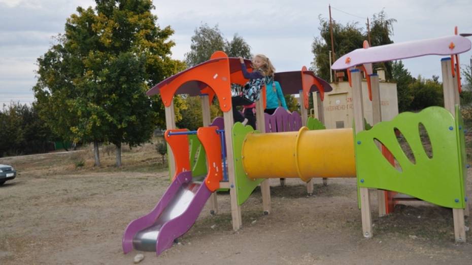 В павловском селе появилась новая детская игровая площадка