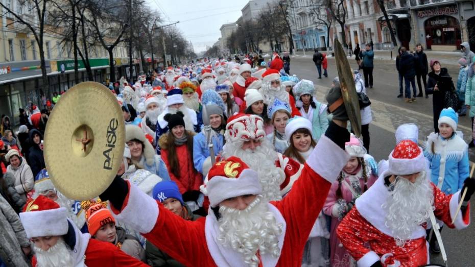 В Воронеже на время парада Дедов Морозов перекроют площадь Ленина и Плехановскую