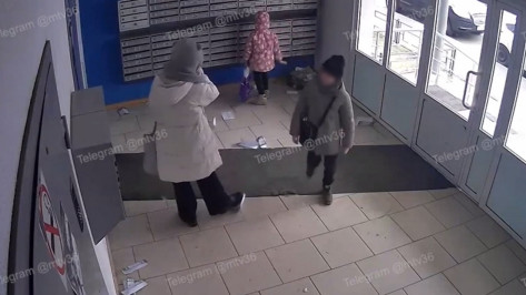 В Воронеже в ЖК «Цветной Бульвар» дети разгромили подъезд