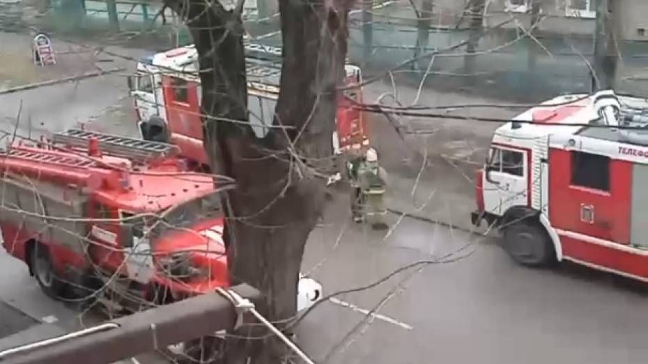 Пожарные собрались у детского сада в Воронеже