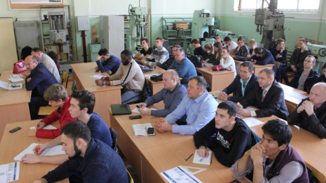 Специалисты Воронежэнерго начали обучать студентов по спецкурсу 