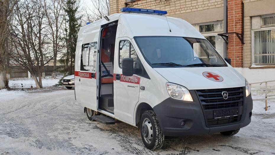 В Грибановскую райбольницу поступили машина скорой помощи и аппарат ИВЛ
