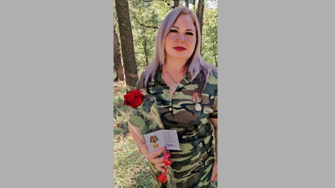 Супруге участника СВО из Таловой вручили медаль «За бескорыстную помощь воинам России»