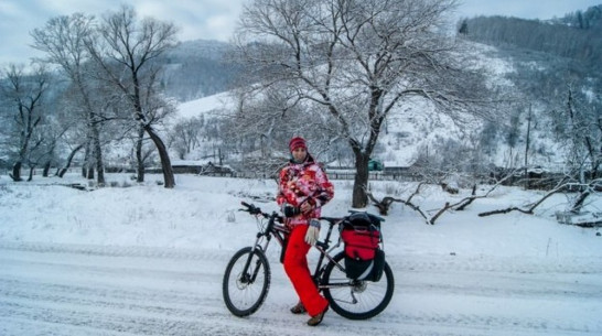 Велосипедистка из Воронежа проехала по Алтаю 200 километров, когда там было -37 градусов
