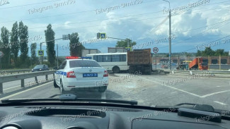 Под Воронежем столкнулись фуры и рейсовый автобус