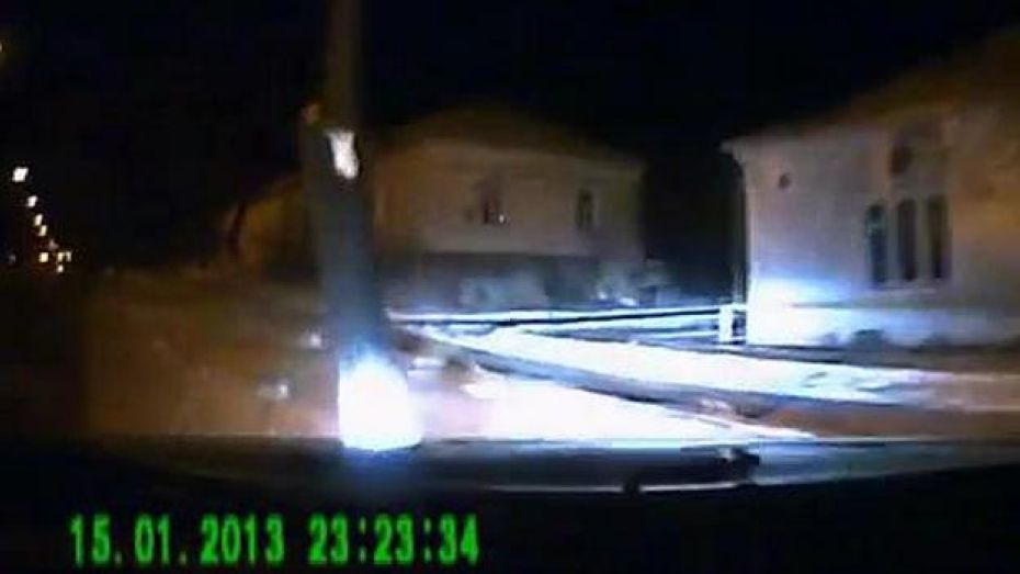 В сети появилось видео автомобильной аварии в Лисках (18+)