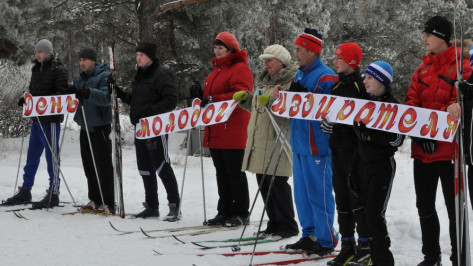 В Репьевке День молодого избирателя отметили лыжным забегом