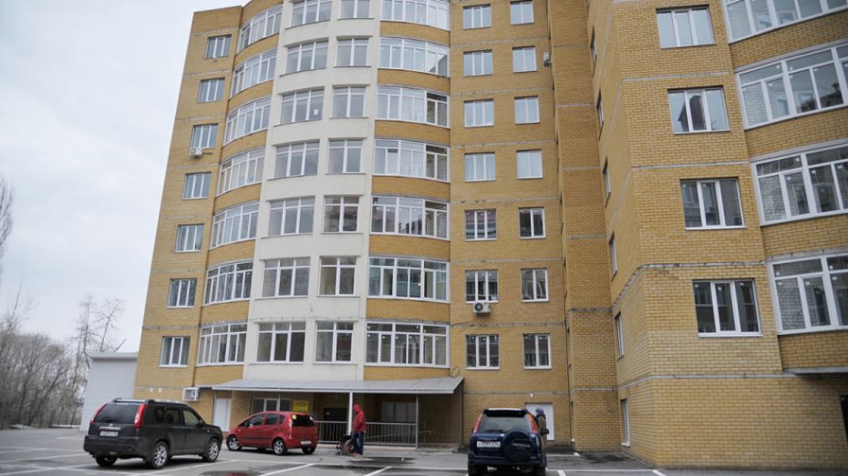 Незнакомец пригрозил «оторвать голову» жильцу скандальной воронежской многоэтажки