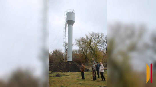 В панинском поселке Тойда 1-я установили новую водонапорную башню