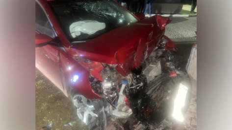 В Воронежской области 17-летний водитель и два пассажира пострадали в ночном ДТП