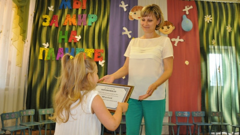 Павловский детский сад получил подарочный сертификат от главы администрации района