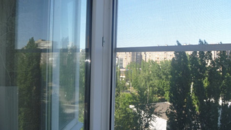 В Воронеже из окна квартиры на 7 этаже выпал 2-летний мальчик