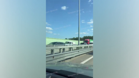 Причиной 10-километровой пробки под Воронежем стало столкновение 8 автомобилей