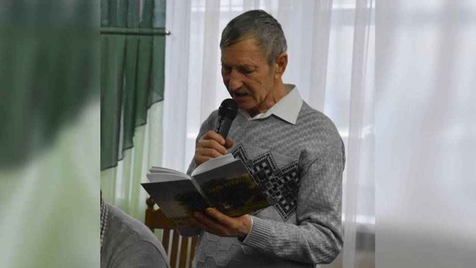 Житель кантемировского села Талы выпустил первый сборник стихотворений «Даль времен»