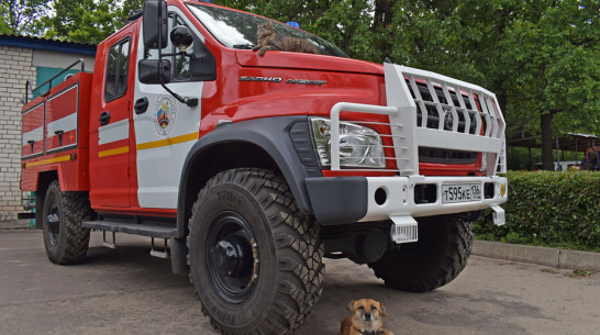 В Лисках сотрудники лесопожарного центра получили автоцистерну