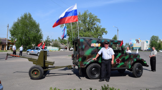 Житель Верхней Хавы сделал макет пушки П-72 в честь Дня Победы