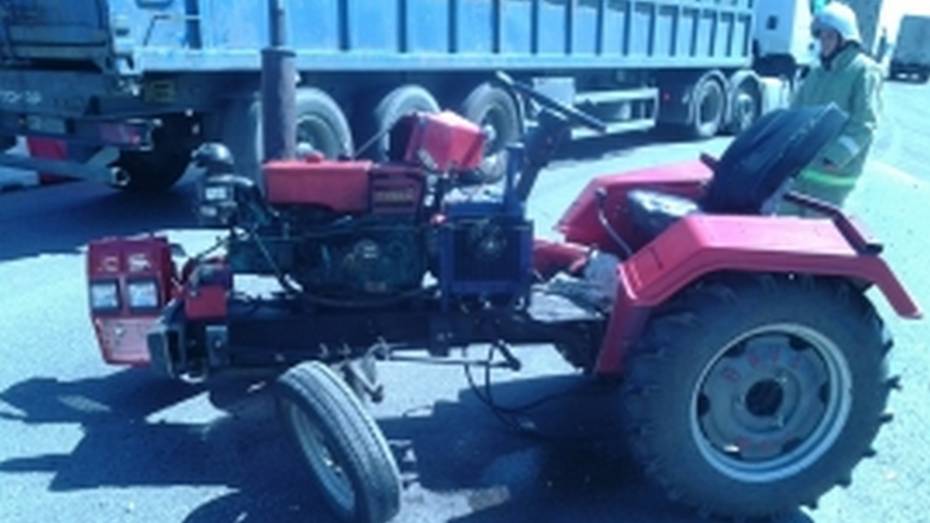 В ДТП в Павловском районе погиб 76-летний водитель мини-трактора