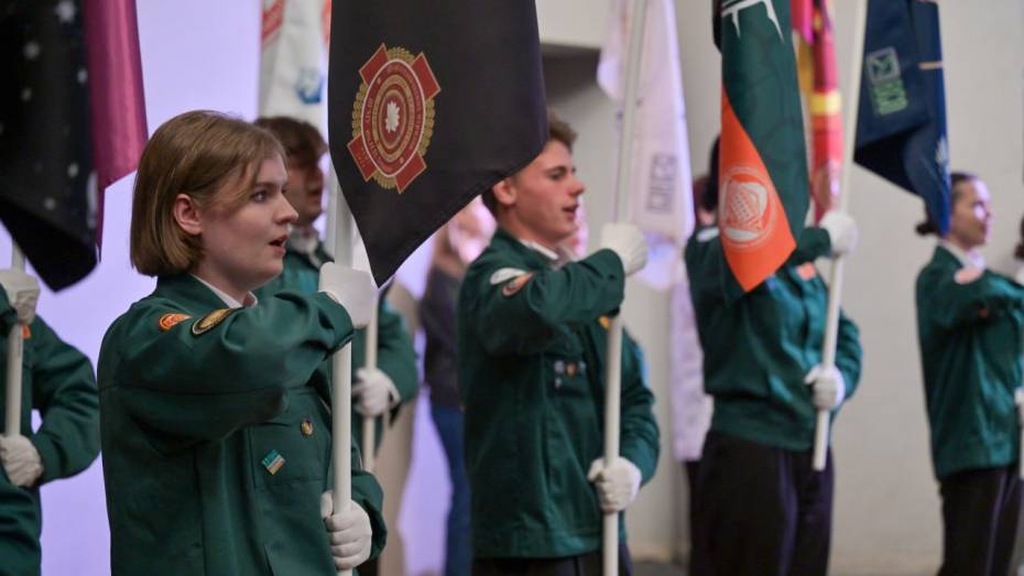 Воронежский губернатор поздравил студенческие отряды с праздником