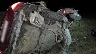 В Воронежской области Kia Cerato выехал на встречку и врезался в столб: водитель погиб