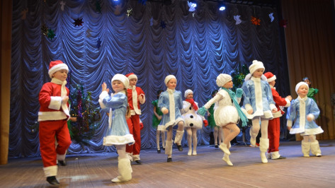 Воробьевские предприниматели устроили для детей рождественскую елку