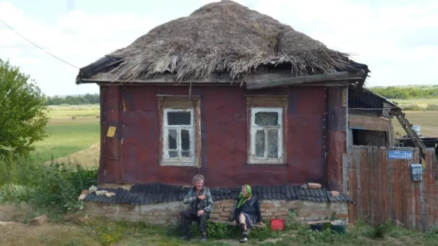 Как называется дом на воде с соломенной крышей