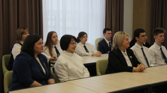 Новоусманские десятиклассники провели телемост со сверстниками из Крыма