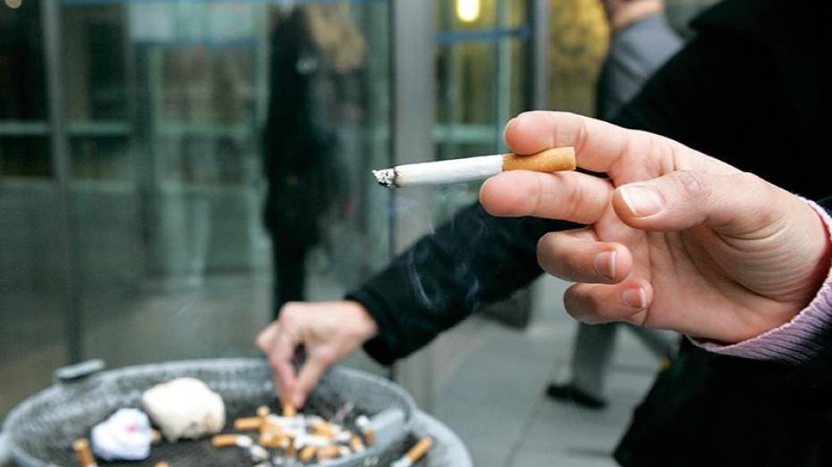 Треть воронежских компаний готова давать премию некурящим работникам