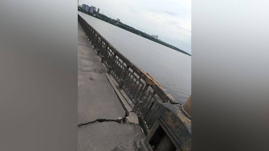Воронежцы заметили трещины на Северном мосту