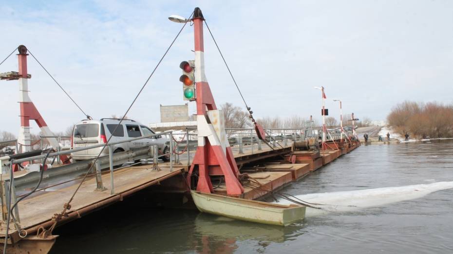 Движение по понтонному мосту в Хохольском районе возобновили